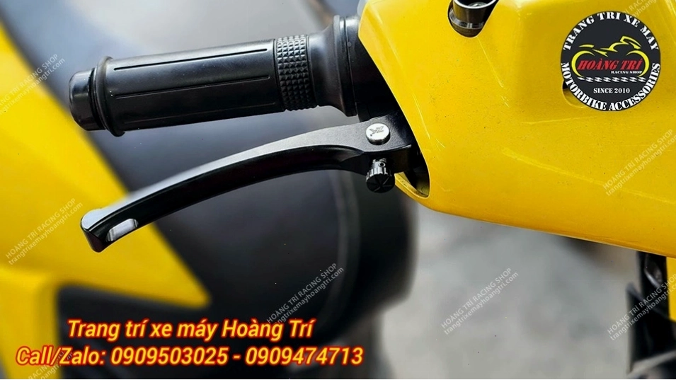 Anh khách lựa chọn tay thắng màu đen có tính năng chỉnh cự ly