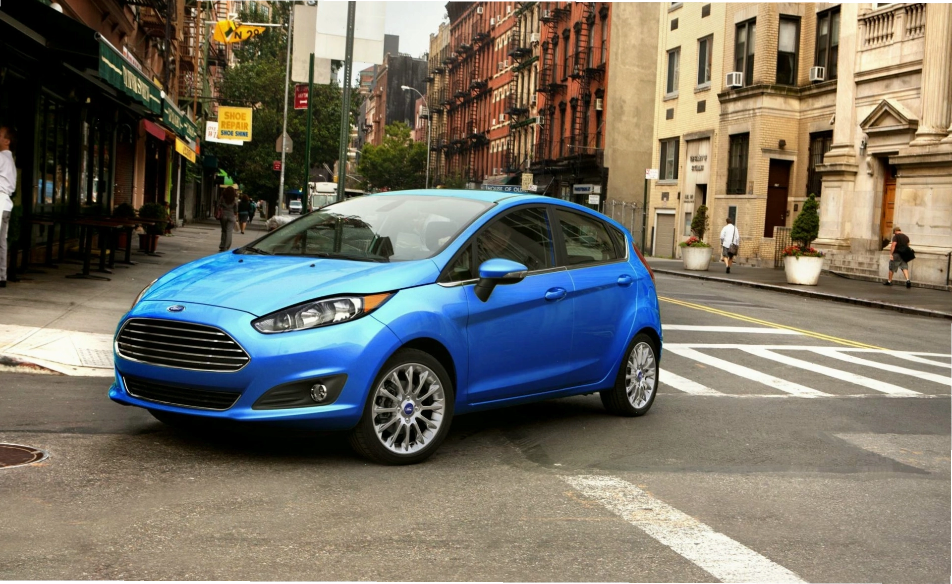 Ba đờ sốc trước xe Mazda 2 - Phụ tùng Ford Fiesta