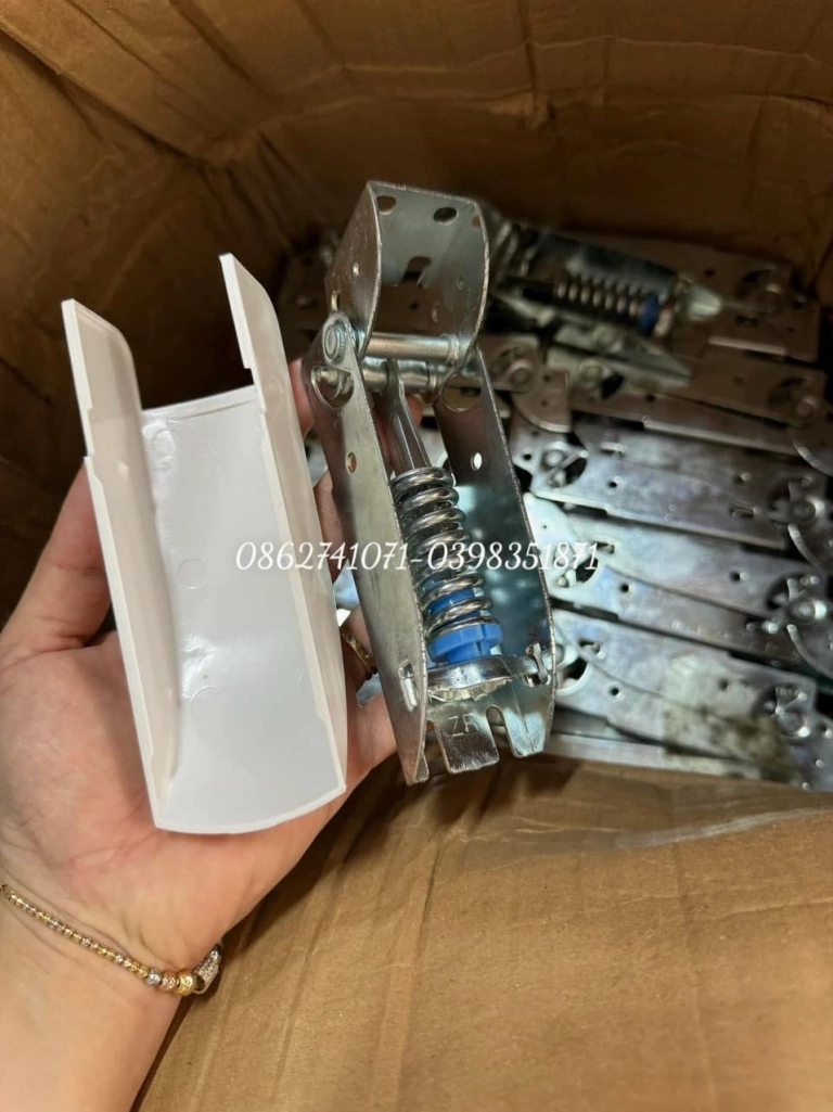 Bản lề cửa tủ lạnh Toshiba: Hướng dẫn sửa chữa và thay thế chi tiết