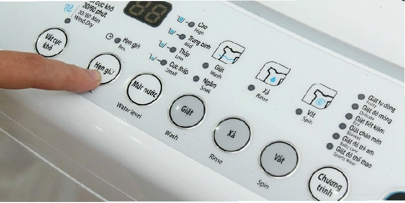 Bảng điều khiển máy giặt Sharp với các nút chức năng và núm xoay timer