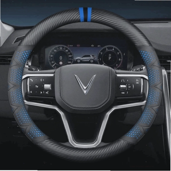 Bọc vô lăng xe VinFast chất liệu Carbon thể thao, hiện đại