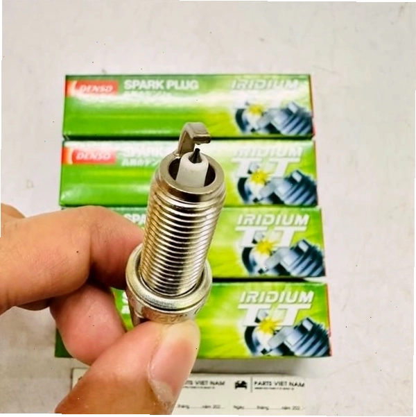 Bugi đánh lửa Denso Iridium IXEH22TT cho Nissan Sunny