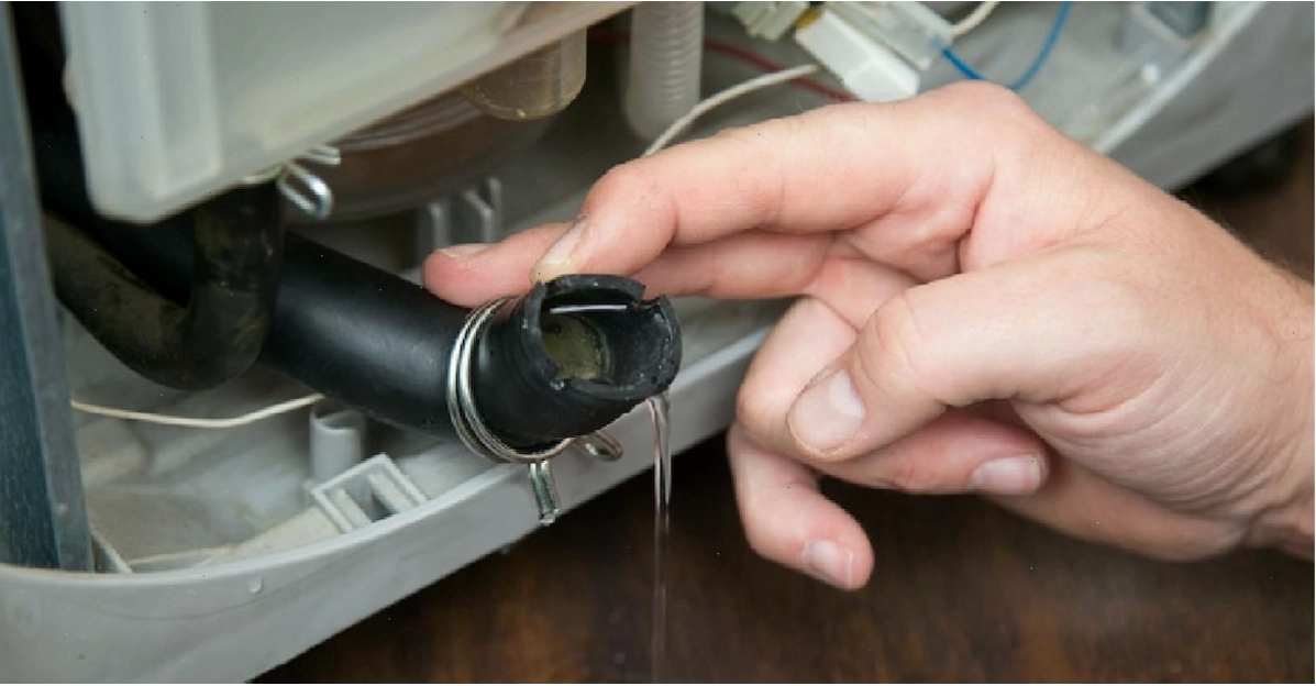 Cách sửa máy giặt Aqua không xả nước là gì?