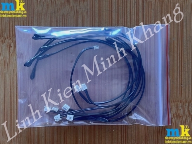 Cận cảnh bộ cảm biến nhiệt độ phòng của điều hòa Toshiba