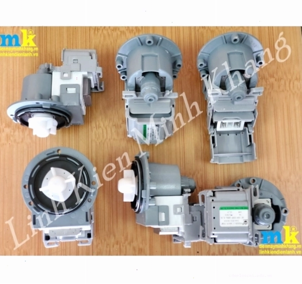 Cận cảnh bơm xả nước máy giặt Samsung