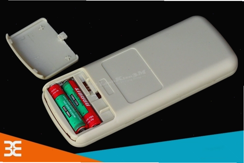 Cận cảnh các phím bấm trên bảng điều khiển điều hòa Toshiba