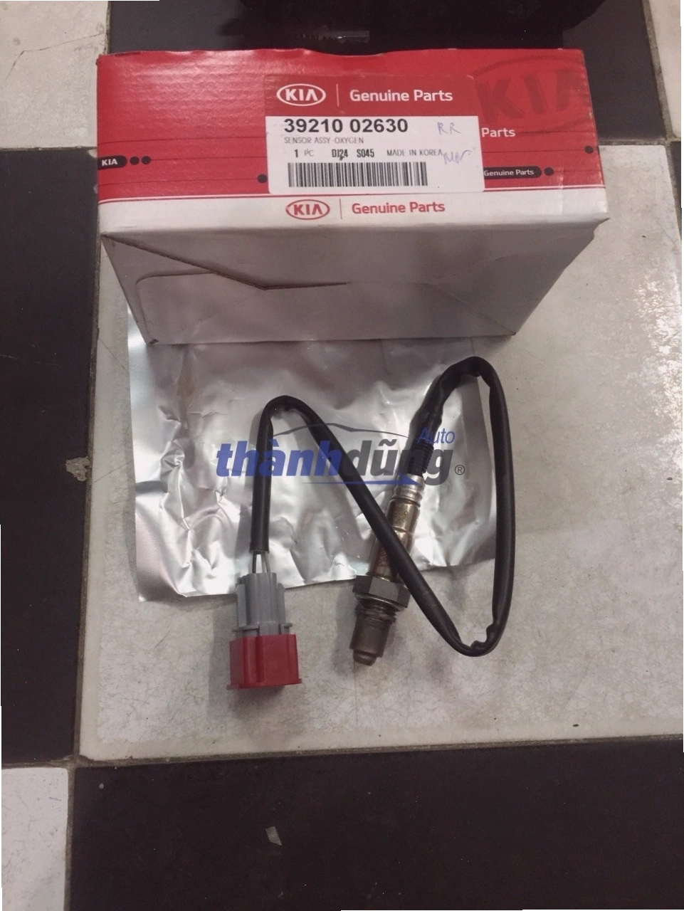 Cận cảnh cảm biến khí xả của xe Kia