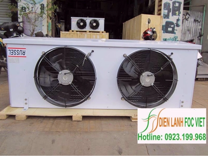 Cận cảnh cấu tạo dàn bay hơi với các ống dẫn và cánh tản nhiệt