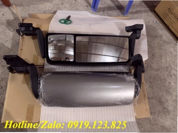 Cận cảnh gương chiếu hậu Hyundai Xcient, đảm bảo tầm nhìn bao quát