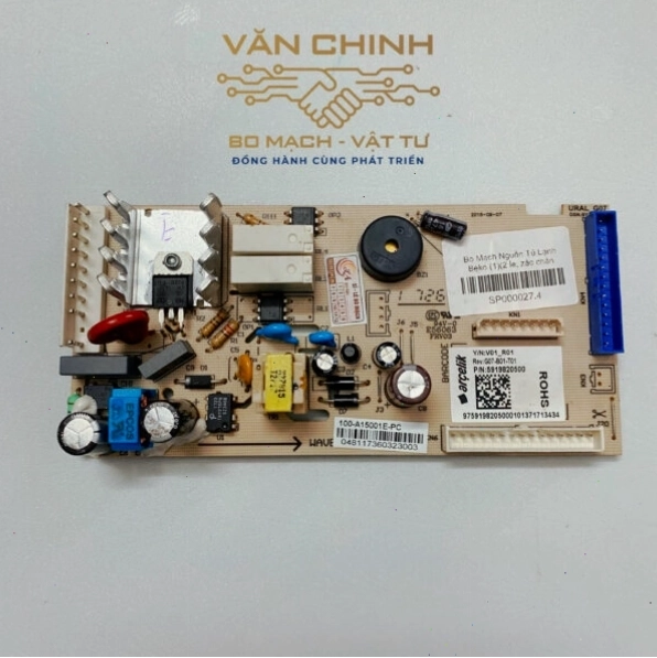 Cận cảnh linh kiện điện tử tủ lạnh, bao gồm cả các loại dây kết nối