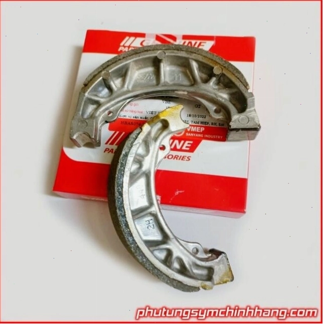 Cận cảnh má phanh xe SYM
