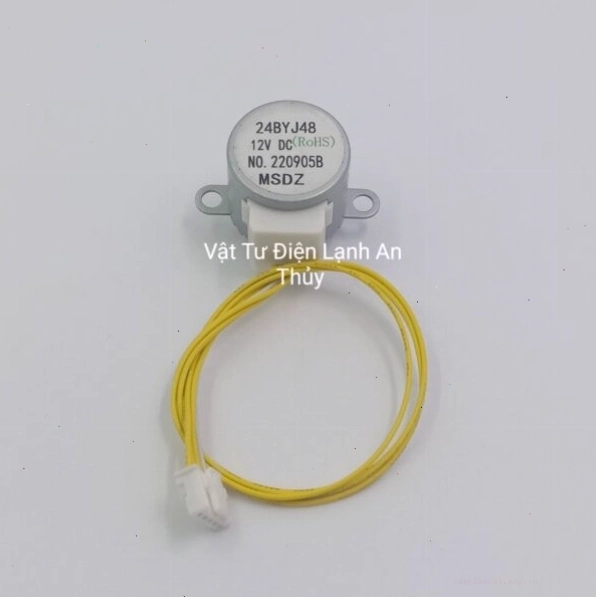Cận cảnh motor đảo gió máy lạnh Toshiba 12V