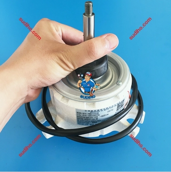 Cận cảnh motor quạt cục nóng điều hòa LG Inverter