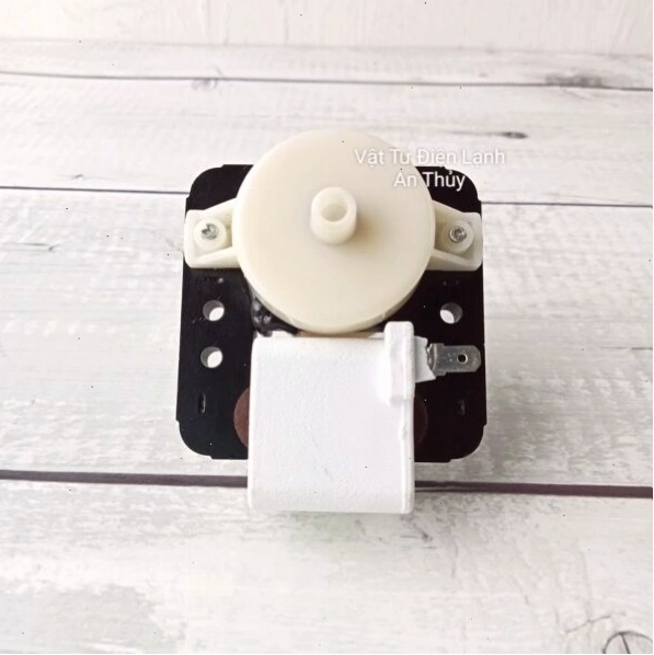 Cận cảnh motor quạt gió tủ lạnh Sanyo DC 220V mỏng