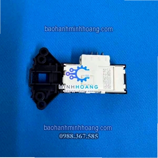 Cận cảnh tay nắm cửa máy giặt Toshiba mã 17438100000456
