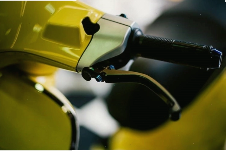 Cận cảnh tay thắng độ cho xe Vespa LX