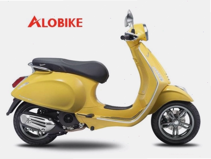 Chân chống cạnh xe Vespa LX
