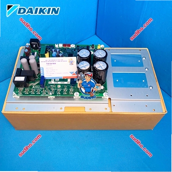 Chân đế kim loại có thể điều chỉnh độ cao cho dàn nóng Daikin
