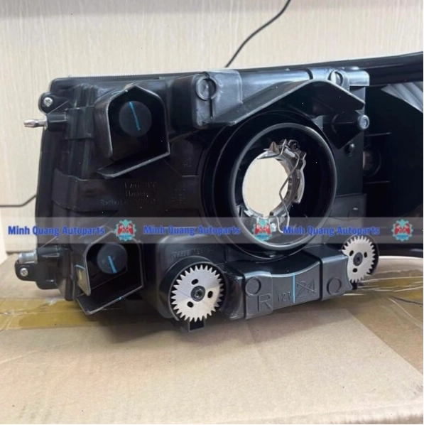 Chi tiết đèn pha Suzuki Carry Pro