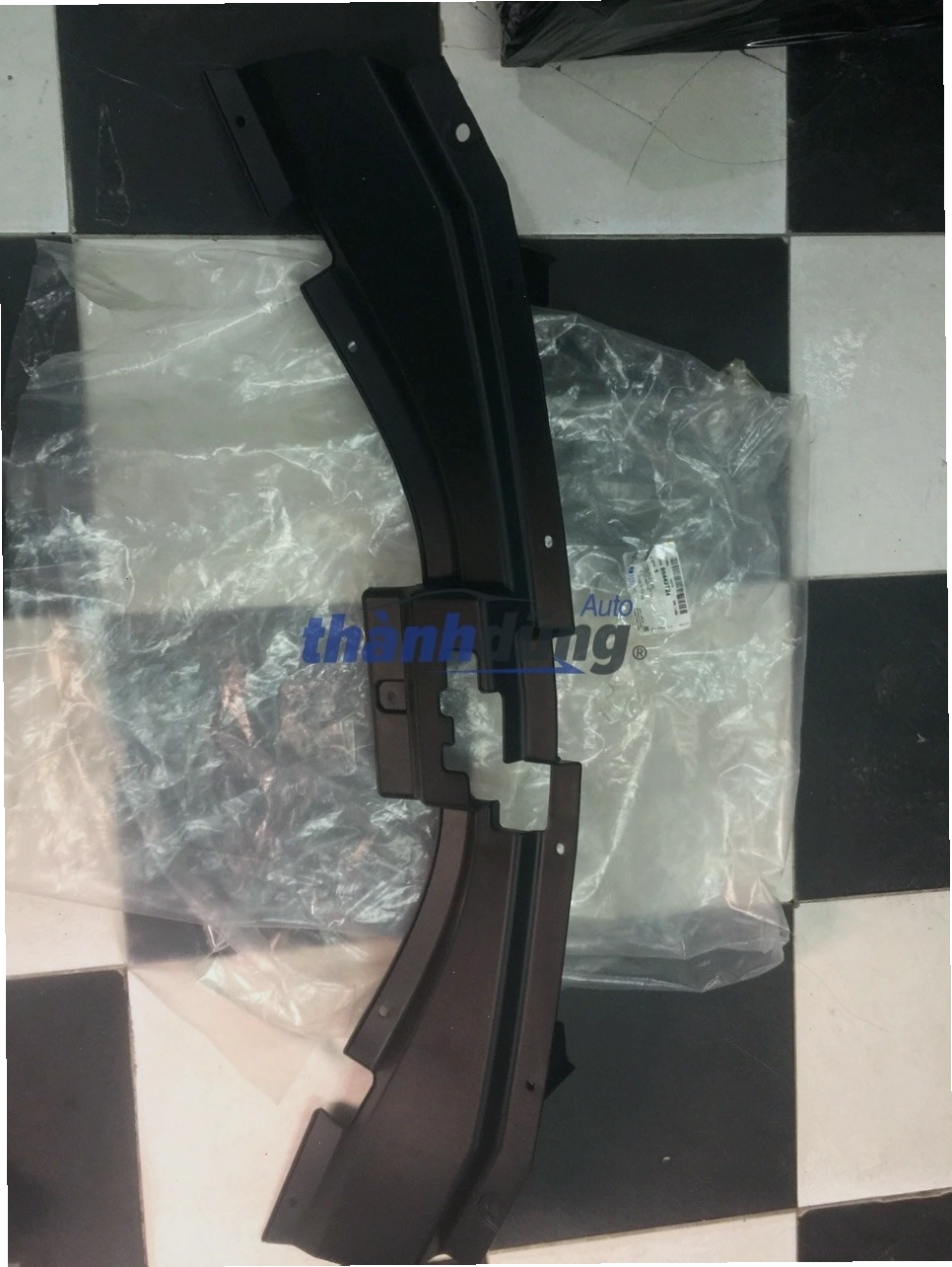 Chi tiết nắp capo Chevrolet Captiva
