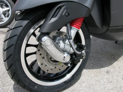 Chọn má phanh đĩa Vespa loại nào tốt nhất cho năm 2026?