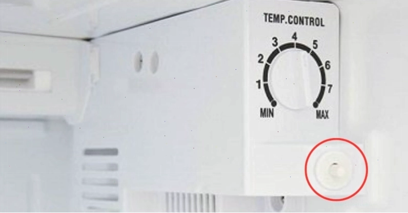 Công tắc đèn tủ lạnh Panasonic bị hỏng là một nguyên nhân khiến đèn không sáng
