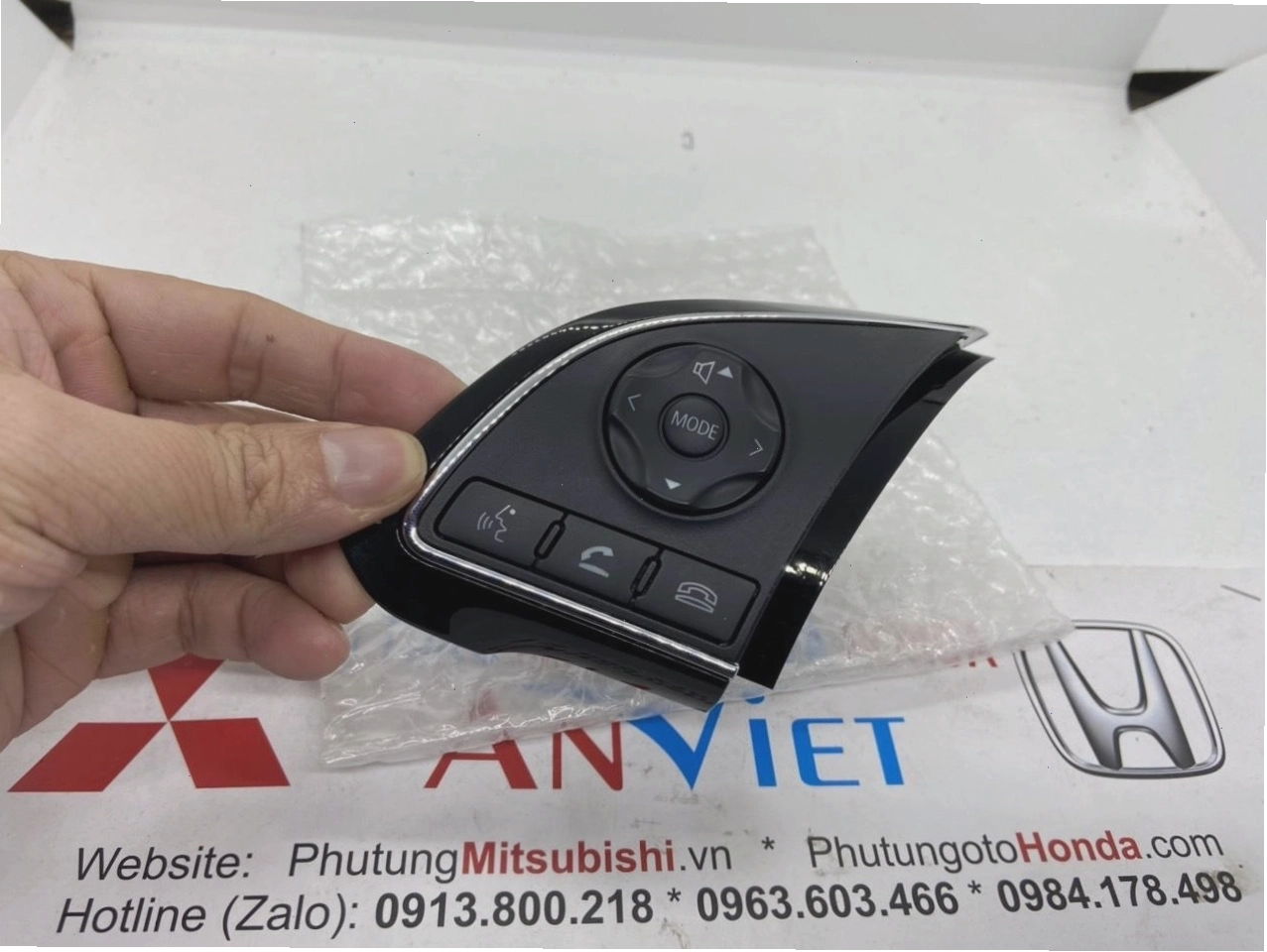 Công tắc điều chỉnh trên vô lăng xe Mitsubishi Xpander