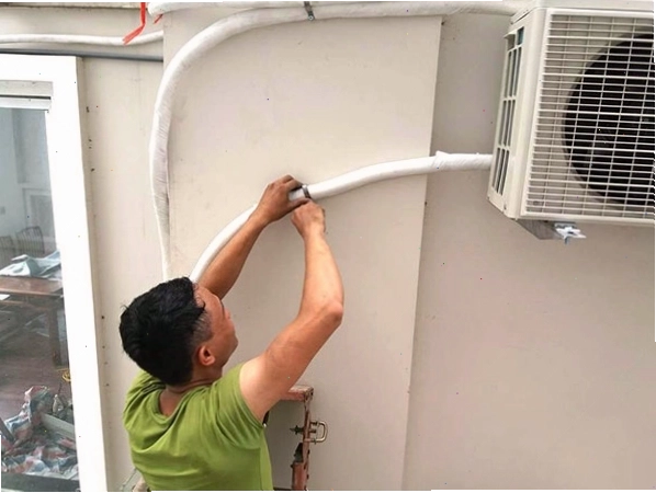 Đảm bảo ống thoát nước điều hòa Aqua có độ dốc phù hợp