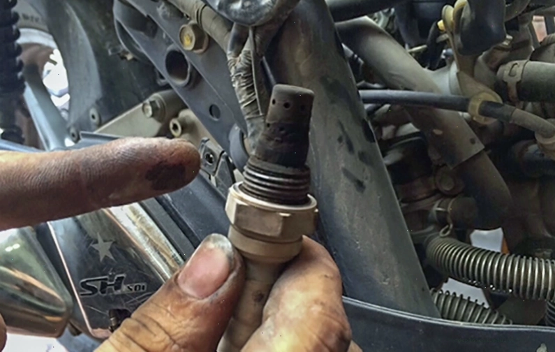 Dấu hiệu cảm biến oxy bị hư hỏng trên xe Mitsubishi