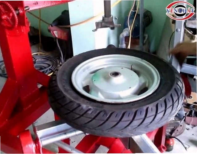 Dấu hiệu nhận biết khi nào cần thay lốp xe máy