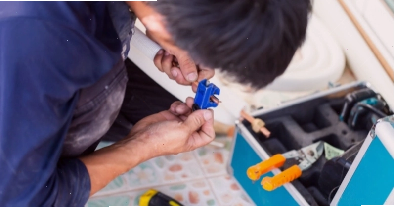 Dây điện tốt có ruột dẫn sáng bóng và vỏ bọc cách điện tốt