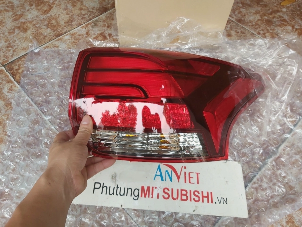 Đèn hậu Mitsubishi Outlander chính hãng, đảm bảo chất lượng