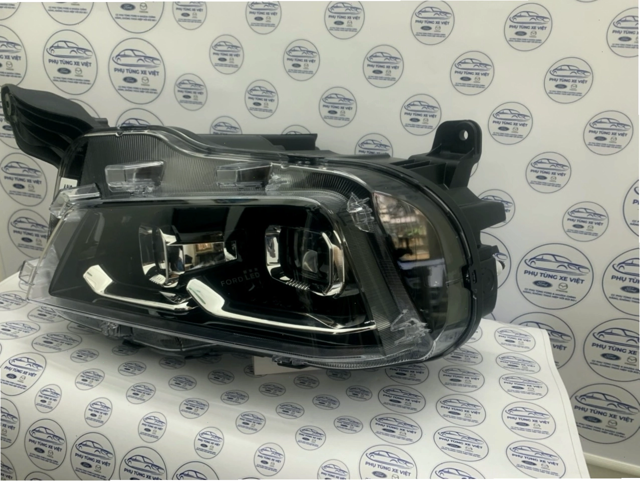 Đèn pha bên lái Ford Territory NS113006BB