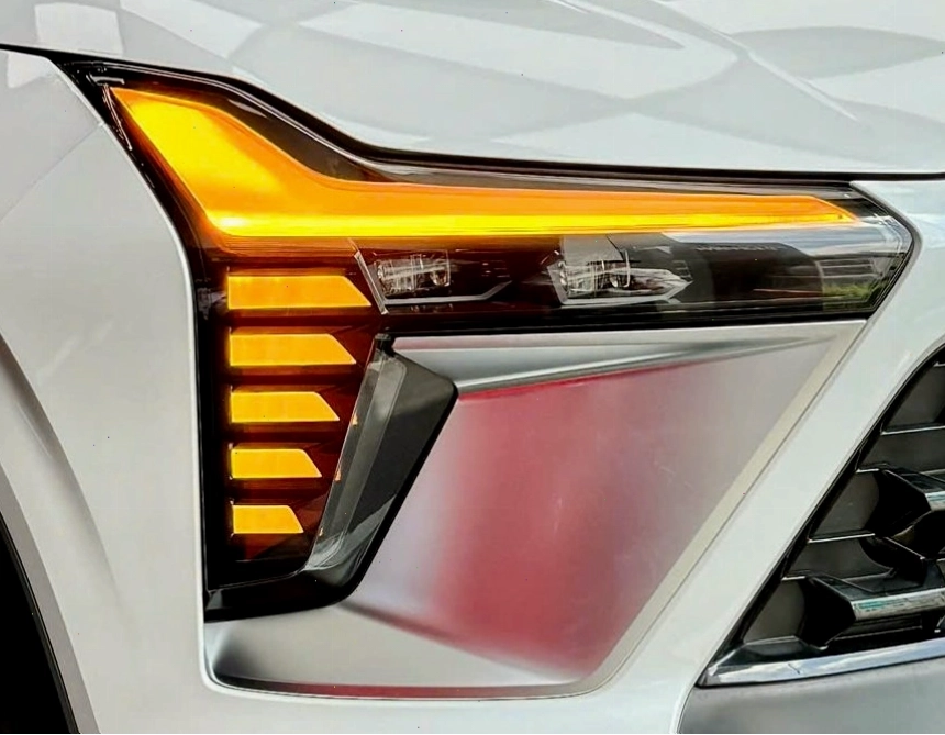 Đèn pha Mitsubishi Xforce chính hãng