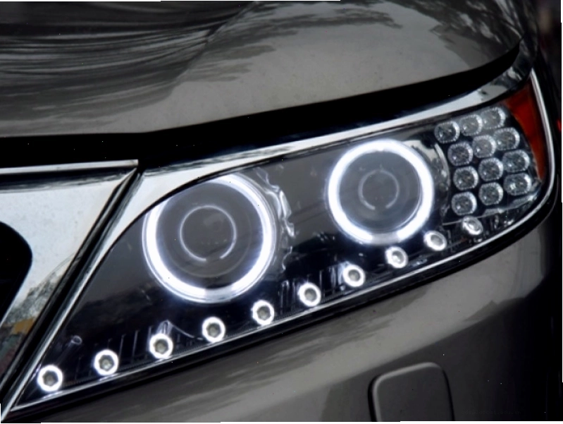 Đèn pha ô tô Hyundai giúp lái xe quan sát rõ hoạt động giao thông