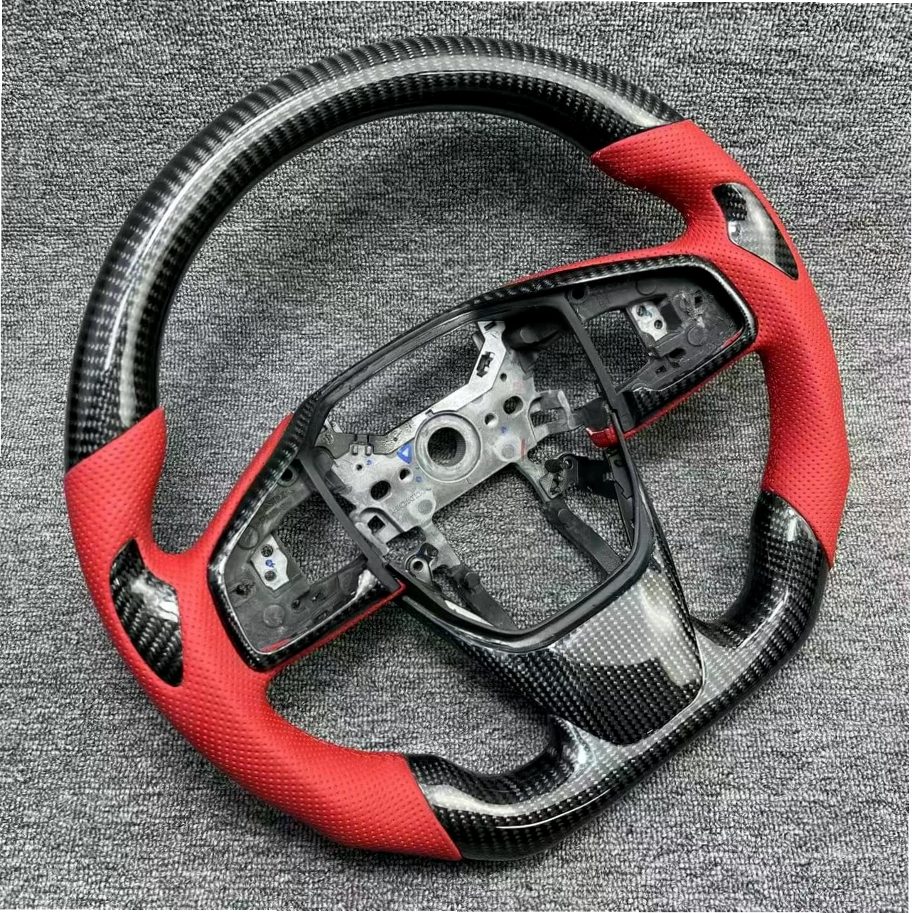 Độ vô lăng Carbon thể thao cho xe Mitsubishi