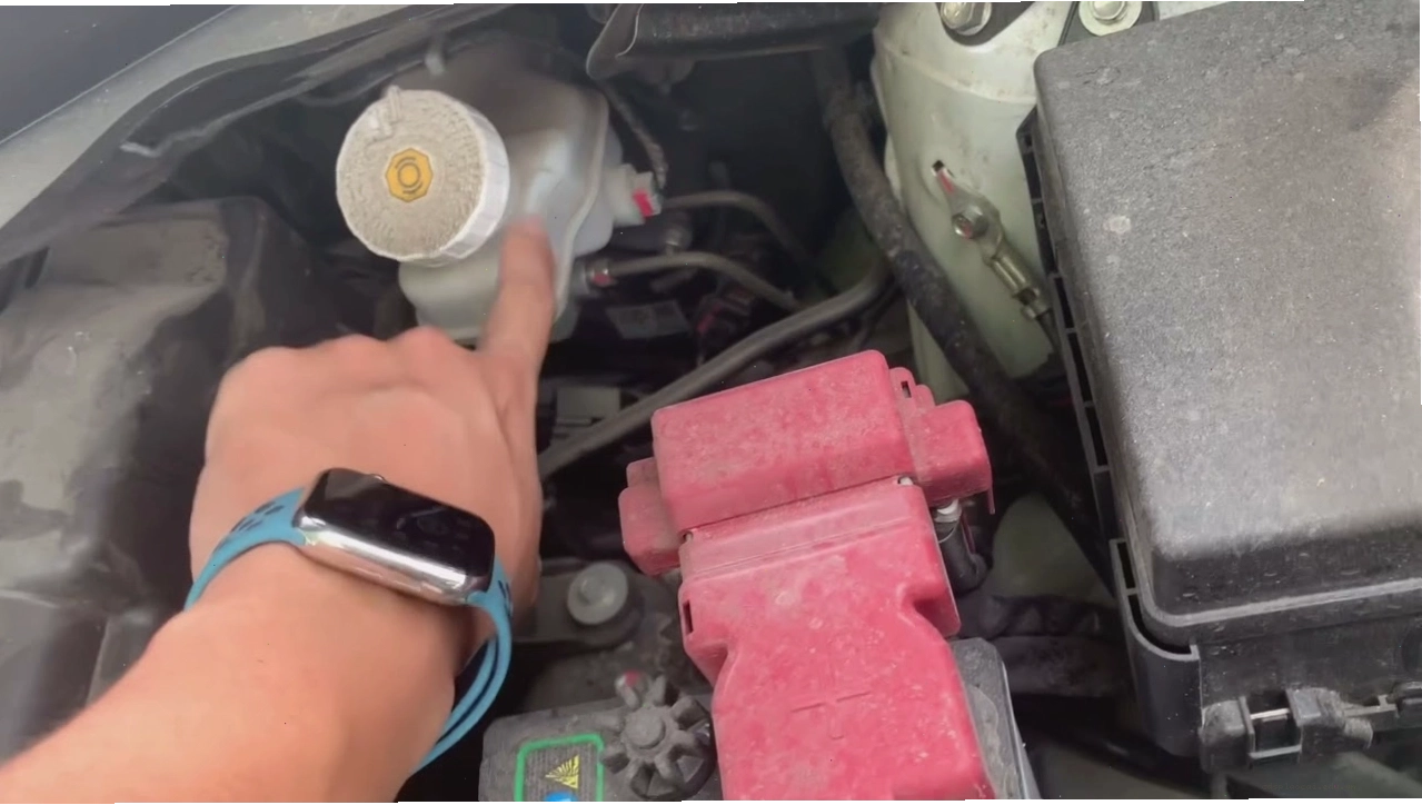 Dung dịch làm mát xe Mitsubishi bao nhiêu lít