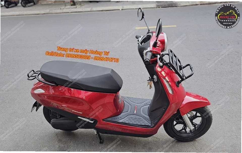 Evo Grand đỏ với baga trước, baga sau và thảm để chân