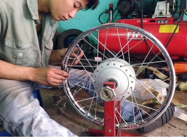 Hình ảnh chi tiết một bộ vành xe nan hoa dành cho xe máy Honda