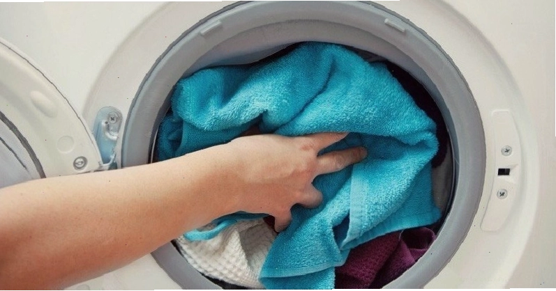 Hình ảnh minh họa không nên bỏ quá nhiều quần áo vào máy giặt