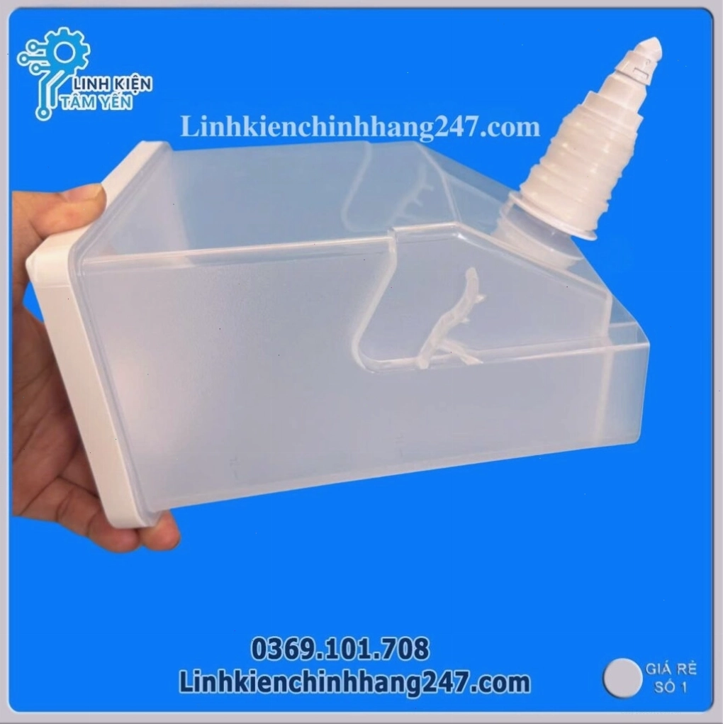 Hộp chứa nước trên cánh tủ lạnh Toshiba - Linh kiện quan trọng liên quan đến van cấp nước