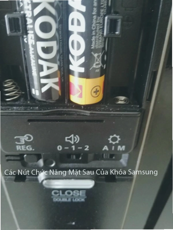 Hướng dẫn cài đặt và sử dụng các nút chức năng trên tay nắm cửa Samsung