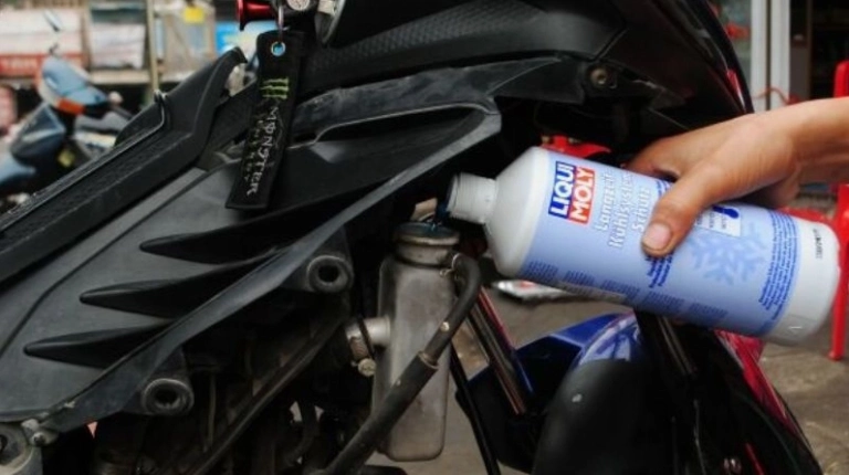 Két Nước Làm Mát Honda: Giải Pháp Tối Ưu Cho Hệ Thống Tản Nhiệt Xe Máy