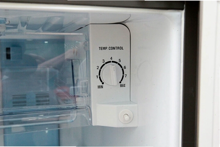 Kiểm tra công tắc đèn tủ lạnh