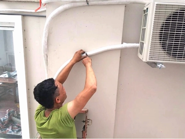 Kiểm tra đường ống thoát nước điều hòa xem có bị nghiêng xuống dưới đúng kỹ thuật không