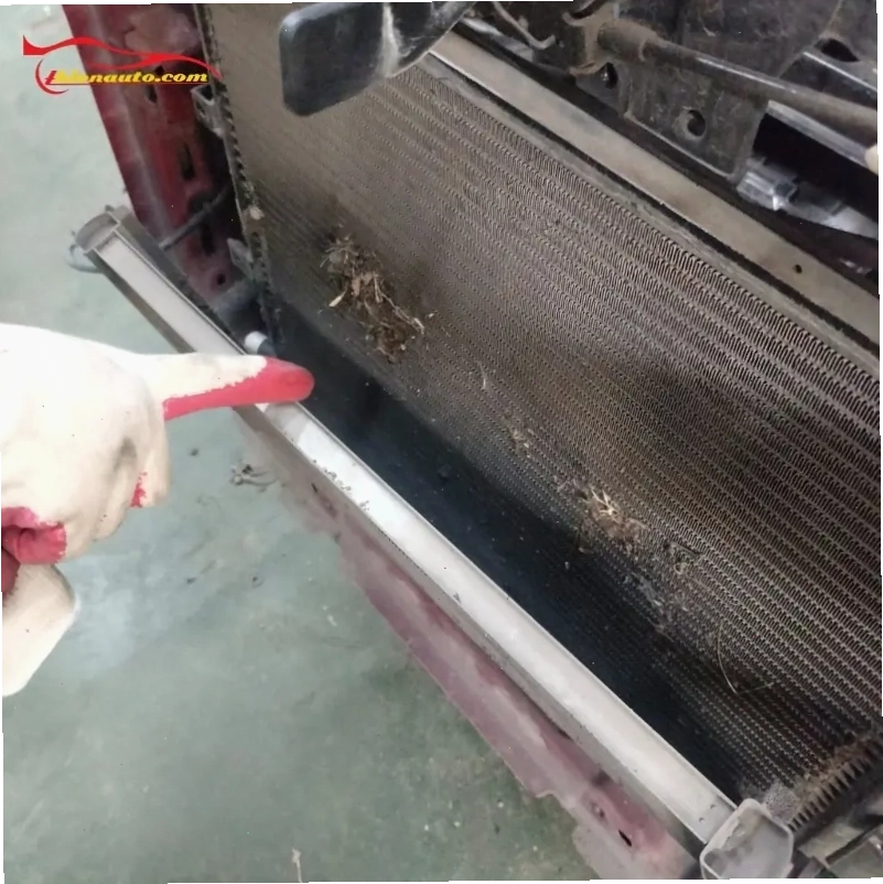 Kiểm tra két nước làm mát VinFast VF 6 định kỳ để phát hiện sớm hư hỏng