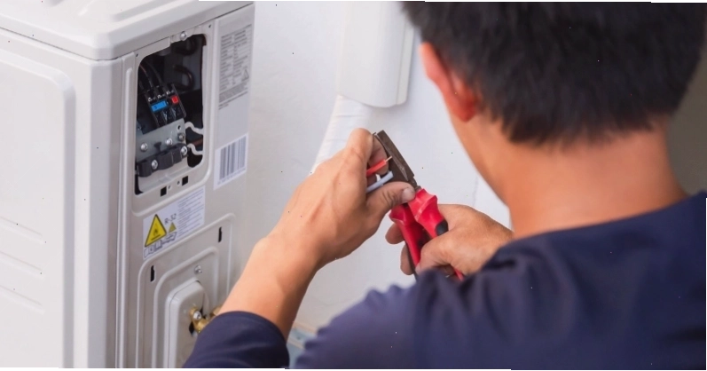 Kiểm tra tem nhãn dây điện nguồn điều hòa Toshiba đảm bảo thông tin rõ ràng