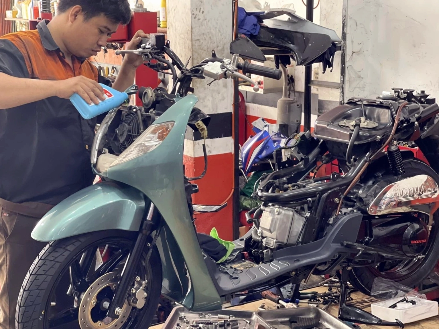 Kiểm tra và thay nước làm mát xe máy Honda
