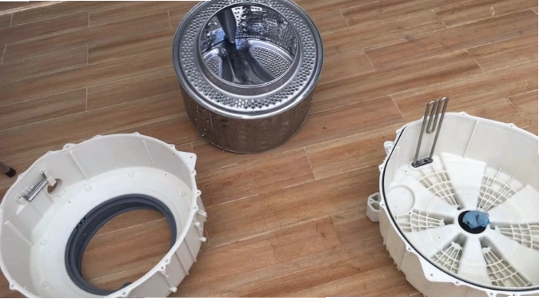 Kiểm tra vòng bi máy giặt bằng cách lắc lồng giặt