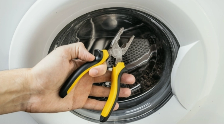 Kiểm tra vòng bi máy giặt Sanyo để phát hiện hư hỏng